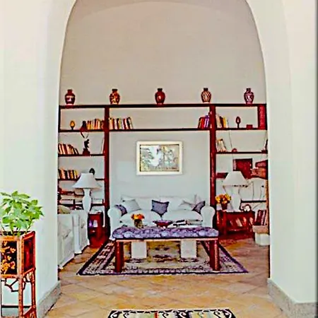 Giulia Vila Pozzuoli