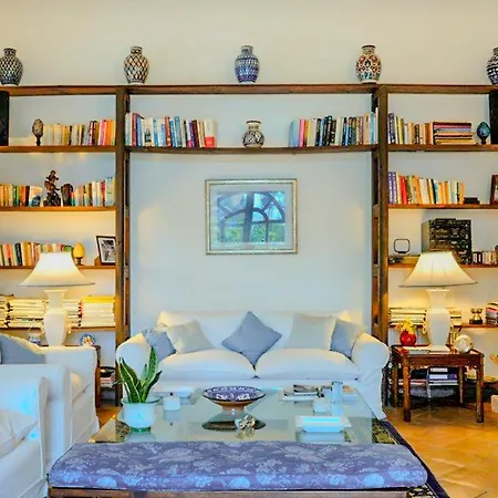 Giulia Vila Pozzuoli