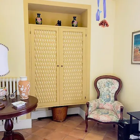 Giulia Vila Pozzuoli