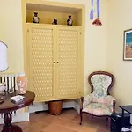 Giulia Villa Pozzuoli
